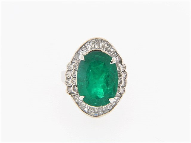 18K-WG EMERALD AND DIAMOND RING