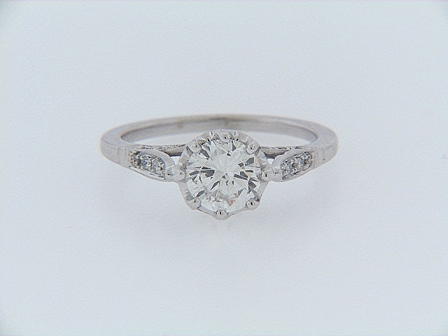 18K-WG ANTIQUE STYLE DIAMOND SOLITAIRE RING