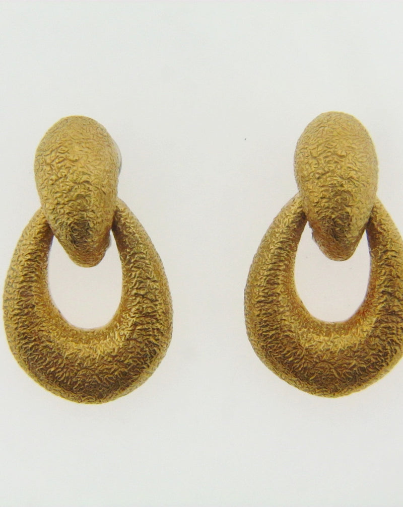 18K-YG TEXTURED DOOR-KNOCKER EARRINGS