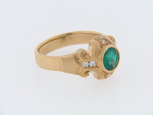 18K-YG EMERALD AND DIAMOND RING | 18 Karat Appraisers | Beverly Hills, CA | Fine Jewelry