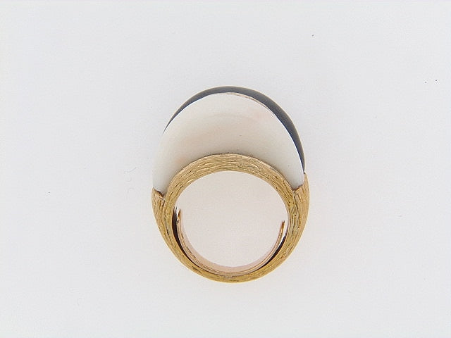 18K-YG WHITE CORAL AND BLACK ONYX BOMBE RING