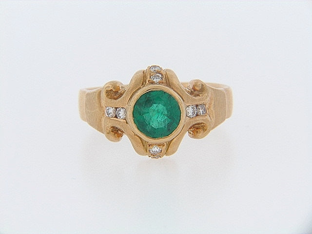 18K-YG EMERALD AND DIAMOND RING | 18 Karat Appraisers | Beverly Hills, CA | Fine Jewelry