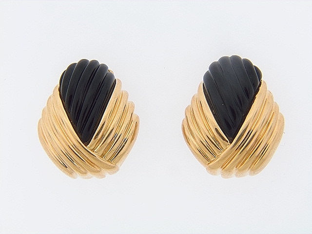 18K-YG CARVED BLACK ONYX EARCLIPS BY "TURI"